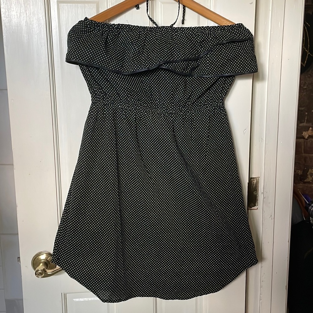Roxy strapless/halter dress. black & white polka dots. top ruffle. size M. 🖤🤍